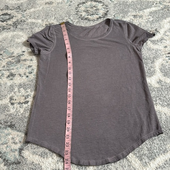 Lululemon Tee - Picture 5 of 9